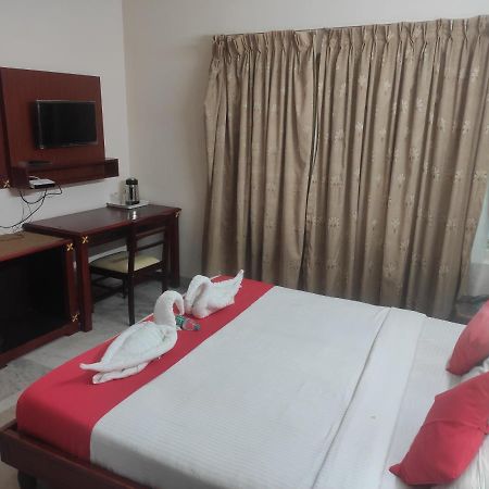 Karthika Residency Appartamento Kochi Esterno foto
