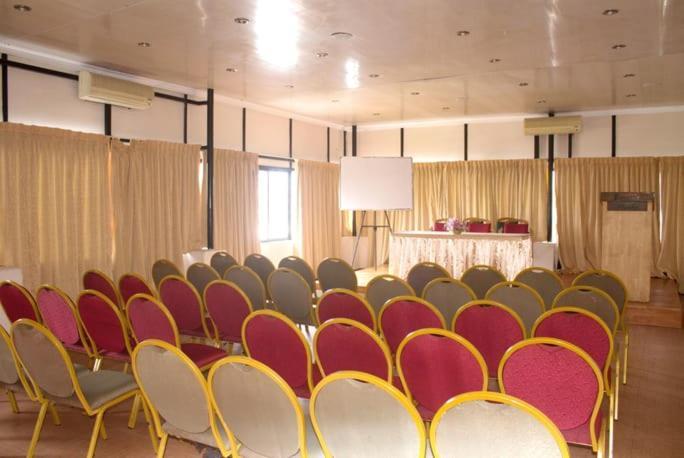 Karthika Residency Appartamento Kochi Esterno foto