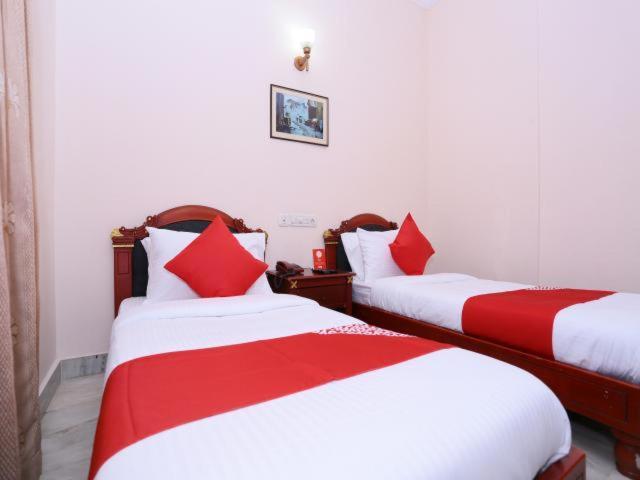Karthika Residency Appartamento Kochi Esterno foto
