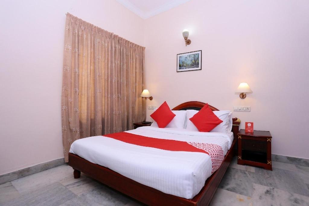 Karthika Residency Appartamento Kochi Esterno foto